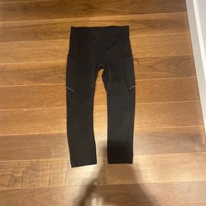 Lululemon size 4 black crop leggings with pockets